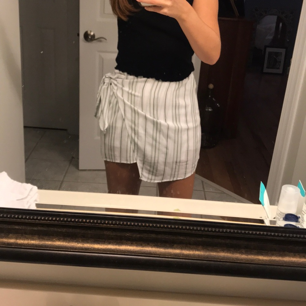 green and white wrap skirt (lined)
